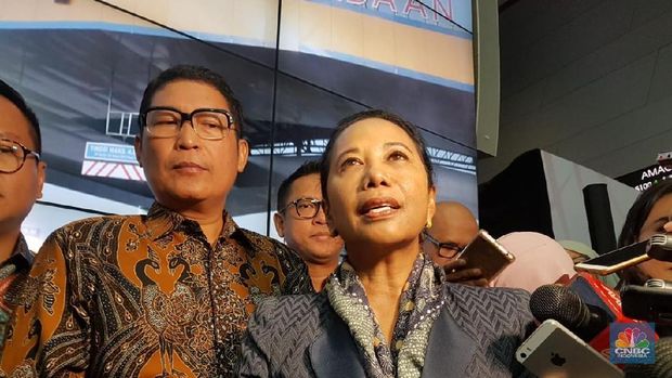 Menteri Rini: Kementerian BUMN Akan HIlang