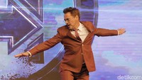 Ini salah satu gaya Robert Downey Jr. gaya terbang, tapi tidak seperti Iron Man. Foto: Asep/detikHOT