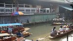 Potret Tempat Wisata Favorit di Thailand: Pasar Terapung