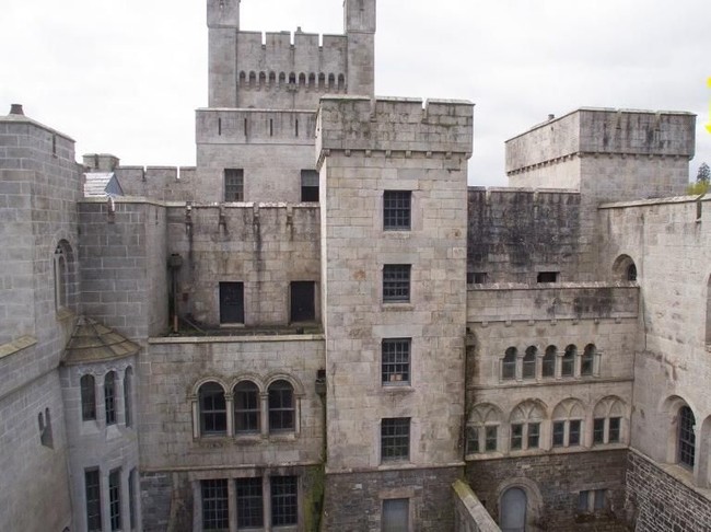 Kini kastil tersebut dijual di bawah listing perusahaan properti Maison Real Estate. Berminat? Foto: Dok. Maison Real Estate