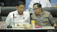 Selain itu, Wiranto kembali mengingatkan soal netralitas Polri/TNI. Aparat punya tugas memastikan pengamanan hari pencoblosan. 