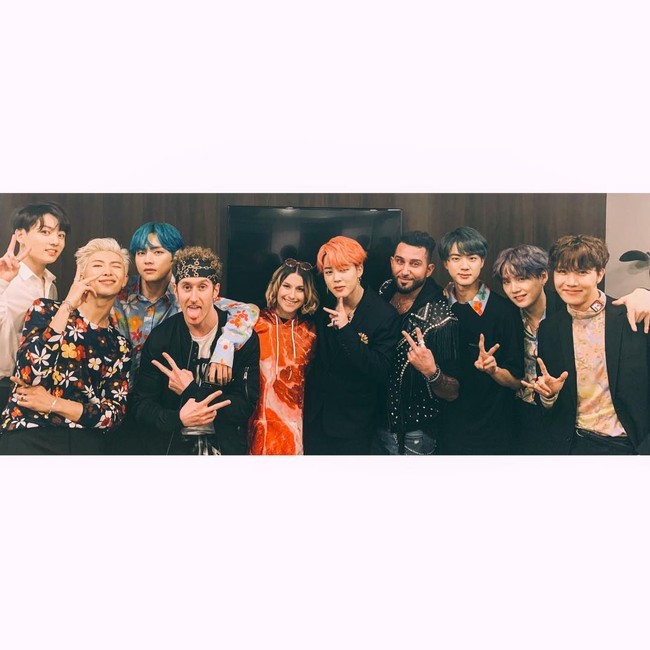 Di balik kesuksesan lagu dan video klip Boy with Luv, ada sosok wanita cantik. Dia adalah Melanie Fontana Schulz, musisi asal Amerika. Foto: Instagram/@melaniejoyfontana