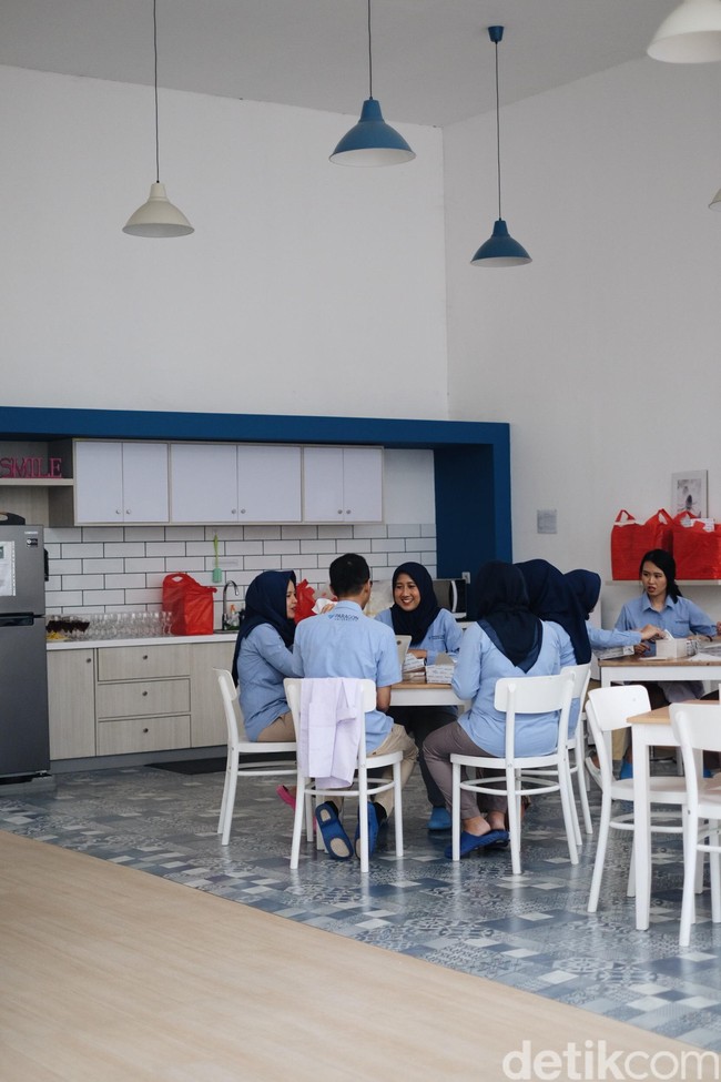 Laboratorium utama yang terakhir adalah Laboratorium Likuid-Surfakta. Produk seperti sampo, micellar water, dan body mist dibuat di sini. Foto: Silmia Putri/Wolipop