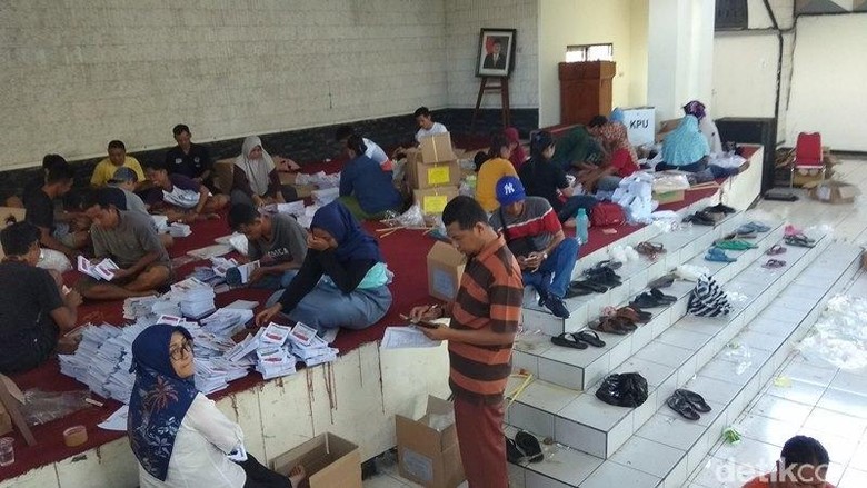 Lengkapi Kekurangan, Pelipatan Surat Suara di Magelang Dikebut Lengkapi Kekurangan, Pelipatan Surat Suara di Magelang Dikebut