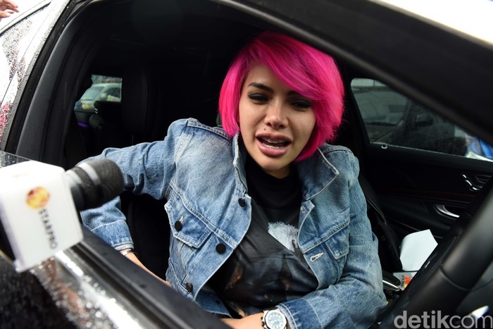 Lagi Hamil, Nikita Mirzani Warnai Rambut - Foto 2