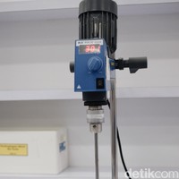 Area Research & Innovation Center Wardah juga didesain kekinian mengikuti tren kantor millenials, seperti ruangan yang luas, pantry yang dibuat kasual untuk berkumpul, hingga perpustakaan.Foto: Silmia Putri/Wolipop