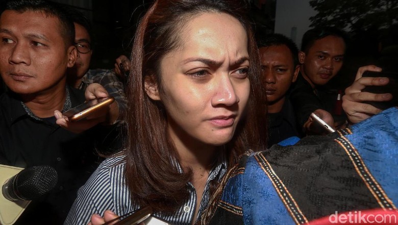 Selain Apartemen, Siesa Darubinta Ditanya Soal Aliran Duit Bowo Sidik Selain Apartemen, Siesa Darubinta Ditanya Soal Aliran Duit Bowo Sidik