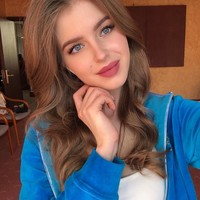  Alina Sanko berhasil memukau para juri kontes Miss Rusia 2019 dan mengalahkan 49 kontestan lainnya saat malam final kompetisi di aula Barvikha Luxury Village, Moskow, pada Sabtu (13/4/2019). Foto: Instagram @ms.alinasanko