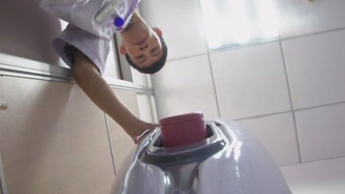 Mesin pemerah sperma yang viral di media sosial. (Foto: Reuters) Mesin pemerah sperma yang viral di media sosial. (Foto: Reuters)