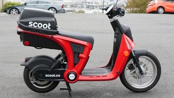 Sibuknya keseharian Silicon Valley membuat macet tak terhindarkan. Solusinya, mereka akan memanfaatkan sepeda listrik Scoot. Tentu saja ada elemen teknologi di sepeda ini, kalian perlu menggunakan GPS di smartphone untuk mencari stasiun Scoot terdekat dan menyewanya via aplikasi. Foto: via Trend Chaser