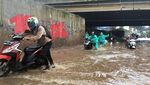 Hujan Guyur Bekasi, Jalan Kyai Haji Noer Ali Kebanjiran