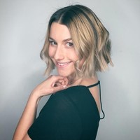 Ini musik pop yang intelijen. Aku merasa BTS sangat perhatian dengan instrumentasi, dan segala yang mengalir bersamanya dan tidak hanya mumbo jumbo, jelas Melanie tentang lagu garapannya. Foto: Instagram/@melaniejoyfontana