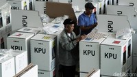 Logistik pemilu tersebut diharapkan telah tersedia di TPS esok hari atau sehari sebelum diselenggarakannya pencoblosan pada 17 April mendatang.