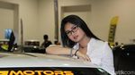 Model Seksi Malaysia dan Chevrolet Camaro