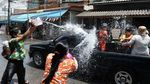 Foto: Serunya Tradisi Perang Air di Thailand