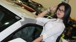 Model Seksi Malaysia dan Chevrolet Camaro
