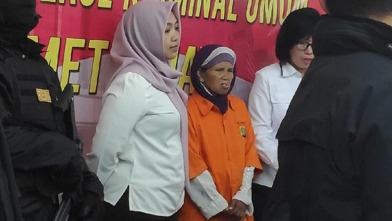 Anggraeni Bantah Culik Balita di Masjid Bekasi: Kasihan Sendirian Anggraeni Bantah Culik Balita di Masjid Bekasi: Kasihan Sendirian