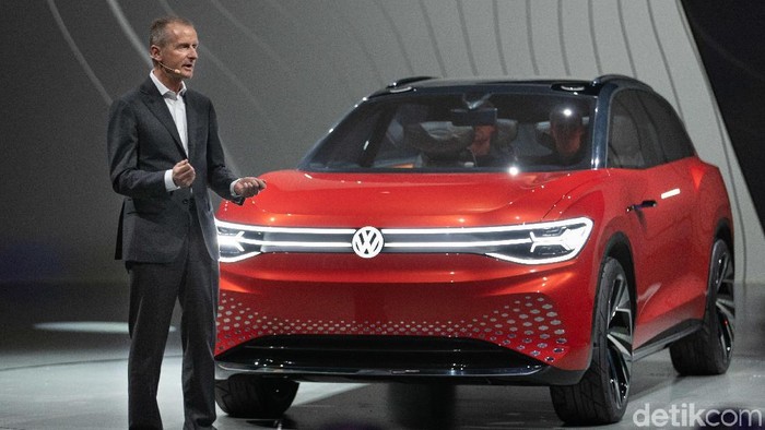 Dr. Herbert Diess, Chairman of the Board of Management of Volkswagen Aktiengesellschaft, presented the newest member of the ID. Family: the Volkswagen ID. ROOMZZ Showcar.