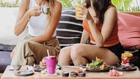 Gadis perantau yang sukses dari film FTV ini juga menyukai hidangan smoothies yang sehat. Foto: Instagram@naomi.paulinda