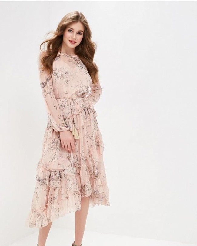  Ratu kecantikan berambut pirang ini nantinya akan mewakili Rusia di kontes Miss World dan Miss Universe akhir tahun ini. Foto: Instagram @ms.alinasanko