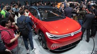 Ya, mobil itu adalah VW ID. Roomzz. Sebuah mobil Sport Utility Vehicle (SUV) dengan 3 baris kursi.