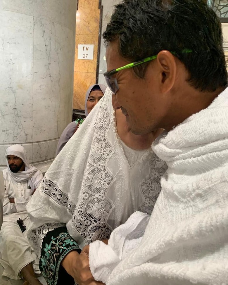 Sandiaga Posting Foto Saat Umrah: Cintaku di Tanah Suci Sandiaga Posting Foto Saat Umrah: Cintaku di Tanah Suci