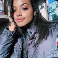 Film terbaru Charlies Angels akan segera dirilis. Bukan remake atau reboot, film yang akan dirilis 15 November 2019 tersebut benar-benar menghadirkan cerita dan pemain baru. Salah satunya adalah Ella Balinska. Foto: Instagram Ella Balinska