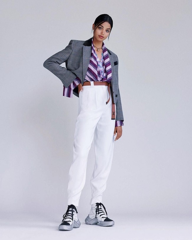 Ada waktu-waktu ketika aku kecil dan aku adalah satu-satu orang ras dalam ruangan. Itu sangat membingungkan tapi sejak saat itu aku sadar tidak adalah label untuk itu. Itu lebih kepada siapa kamu dan menjadi diri sendiri. Orang-orangmu akan menemukanmu, kata Ella. Foto: Instagram Ella Balinska