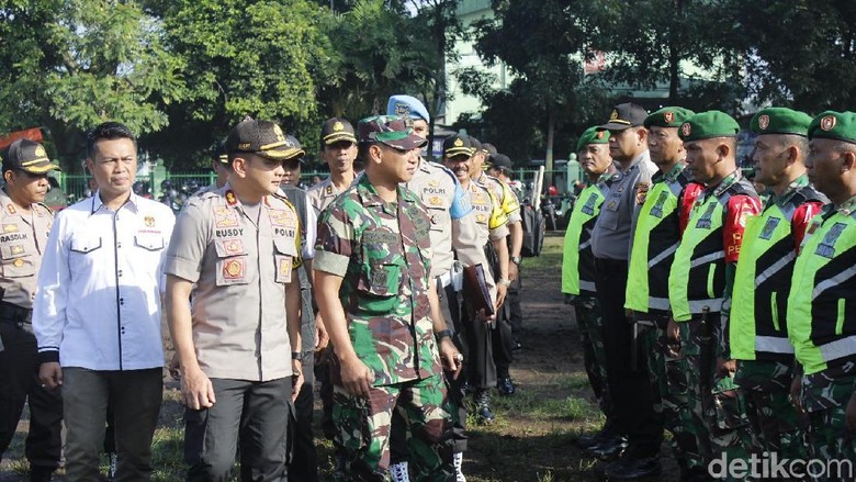 Kawal Ribuan TPS di Cimahi-KBB, Polisi dan Tentara Bidik Perusuh Kawal Ribuan TPS di Cimahi-KBB, Polisi dan Tentara Bidik Perusuh