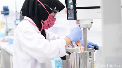 Foto: Mengintip Tempat Pembuatan Bedak dan Lipstik Wardah