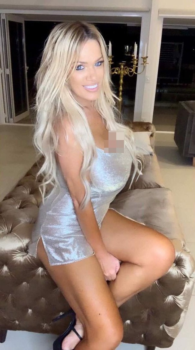 Gina kini takut ia akan kehilangan followersnya karena tak bisa memposting foto seksi. Dia pun pindah ke Twitter untuk berbagi foto lainnya. Foto: Instagram @ginastewart