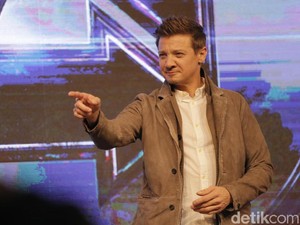 Jeremy Renner Perdana Unggah Foto Usai Kecelakaan, Ungkap Kondisi Terkini