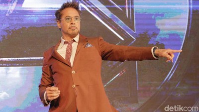 Robert Downey Jr Joget-joget di Preskon Avengers: Endgame