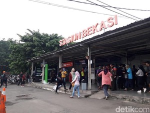 Ragam Komentar Penumpang KRL Bekasi soal Normalisasi DDT di Hari Kerja