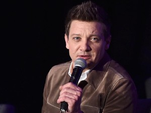 Jeremy Renner Hawkeye Kritis Akibat Celaka Saat Bajak Salju