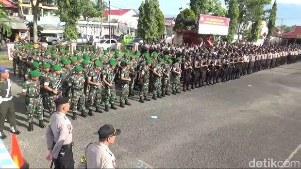 Polisi Siap Tembak Penghalang Warga Mencoblos di Tasikmalaya