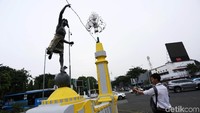 Patung Hermes, yang terbuat dari bahan perunggu seberat 70 kg dibuat antara abad ke 18 dan 19, merupakan salah satu saksi berdirinya Kota Jakarta. 