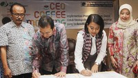 Selain acara perjanjian kerjasama, turut juga digelar diskusi membahas implementasi dan mewujudkan program jaminan sosial untuk mewujudkan hubungan industrial yang berkeadilan, harmonis dan dinamis. Foto: dok. BPJS Ketenagakerjaan