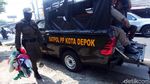 Momen Satpol PP Kota Depok Tertibkan APK di Masa Tenang