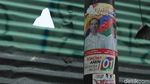 Stiker Kampanye Masih Mejeng di Kawasan Gandaria