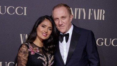 Foto Mesra Salma Hayek dan Suaminya yang Sumbang Rp 1,9 T untuk Notre-Dame