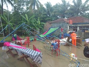 TPS di Banjar Ambruk Disapu Badai