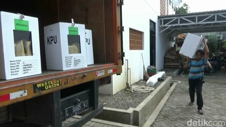 Logistik Pemilu 2019 di Pasuruan Mulai Mengalir ke Desa dan Kelurahan Logistik Pemilu 2019 di Pasuruan Mulai Mengalir ke Desa dan Kelurahan