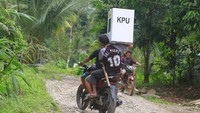 Sebanyak 140 kotak suara, 112 bilik suara dan 5.292 surat suara di 11 Desa terpencil di Pegunungan Meratus Hulu Sungai Tengah telah didistribusikan KPU Kabupaten Hulu Sungai Tengah. Antara Foto/Bayu Pratama S.