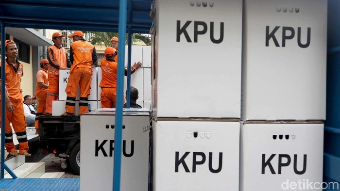 PPSU membantu distribusikan logistik pemilu jelang hari pencoblosan. Logistik pemilu itu akan didistribusikan ke sejumlah kelurahan di Kecamatan Tanjung Priok.