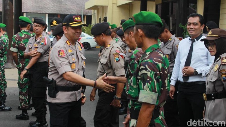 750 Polisi di Nganjuk Dikerahkan untuk Cegah Serangan Fajar 750 Polisi di Nganjuk Dikerahkan untuk Cegah Serangan Fajar