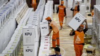 Logistik pemilu itu akan didistribusikan serentak ke tujuh kelurahan di Kecamatan Tanjung Priok, yaitu Tanjung Priok, Kebon Bawang, Papanggo, Sunter Agung, Sunter Jaya, Sungai Bambu dan Warakas.