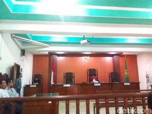 Hakim Kabulkan Gugatan Praperadilan Bos Rokok Asal Jepara