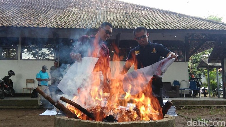 KPU Purworejo Musnahkan Belasan Ribu Surat Suara Sisa dan Rusak KPU Purworejo Musnahkan Belasan Ribu Surat Suara Sisa dan Rusak