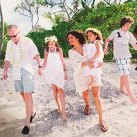 Saat menikahi Salma, Pinault sudah memiliki tiga orang anak dari dua wanita yang pernah dinikahi dan dipacarinya. Dua anak pertamanya adalah anaknya dari pernikahannya dengan wanita bernama Dorothee Lepere. Dan anak ketiganya, dari hubungan cintanya dengan supermodel Linda Evangelista. Foto: Instagram Salma Hayek